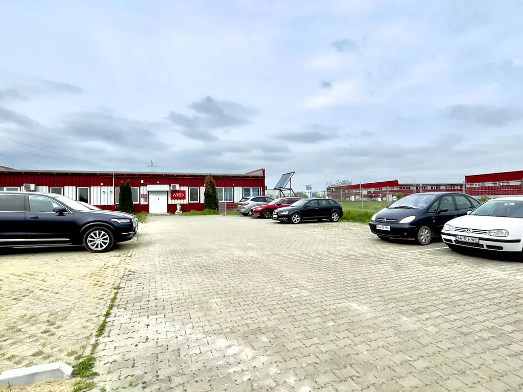 Clădire de birouri cu 12 parcări în incintă privată, UTA2, Arad