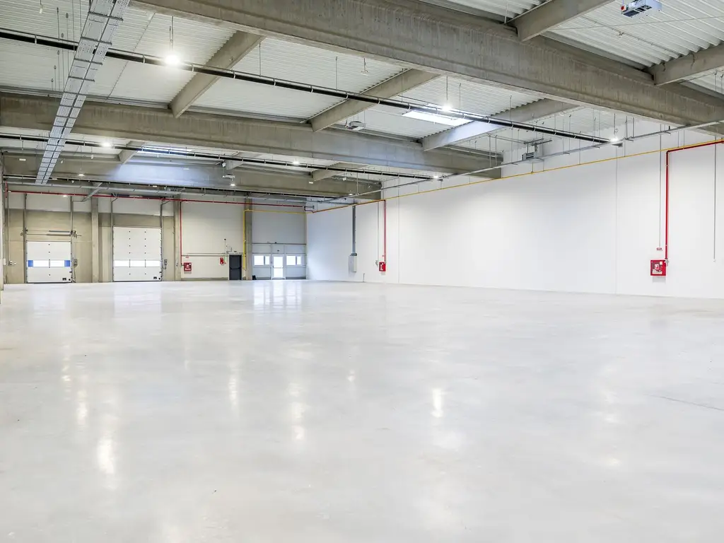 4646 mp - Hala industriala de închiriat în Parc Industrial Arad