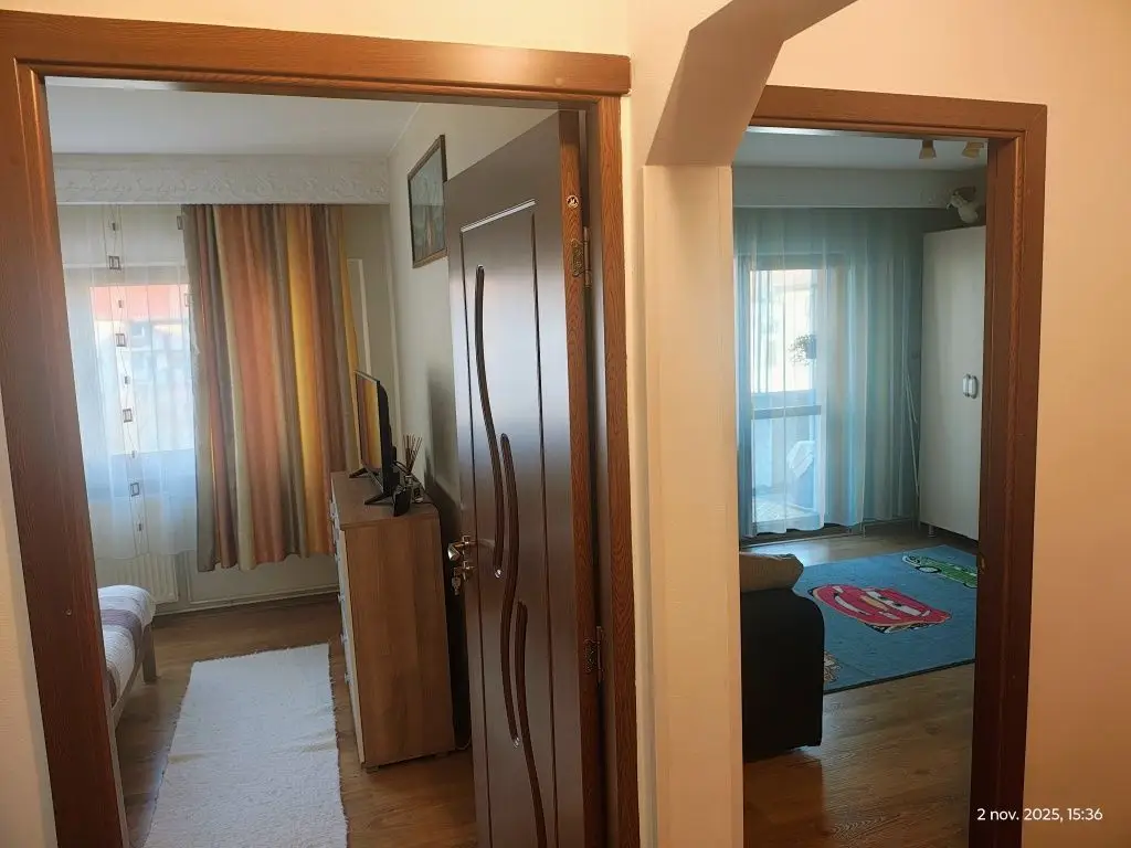 BRASADAS vinde ap 3 cam etaj 4/4 in Carpați 2.