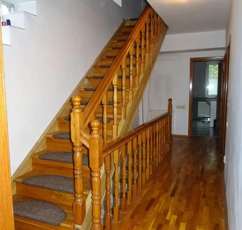 Vila 7 camere 285.000 euro, negociabil