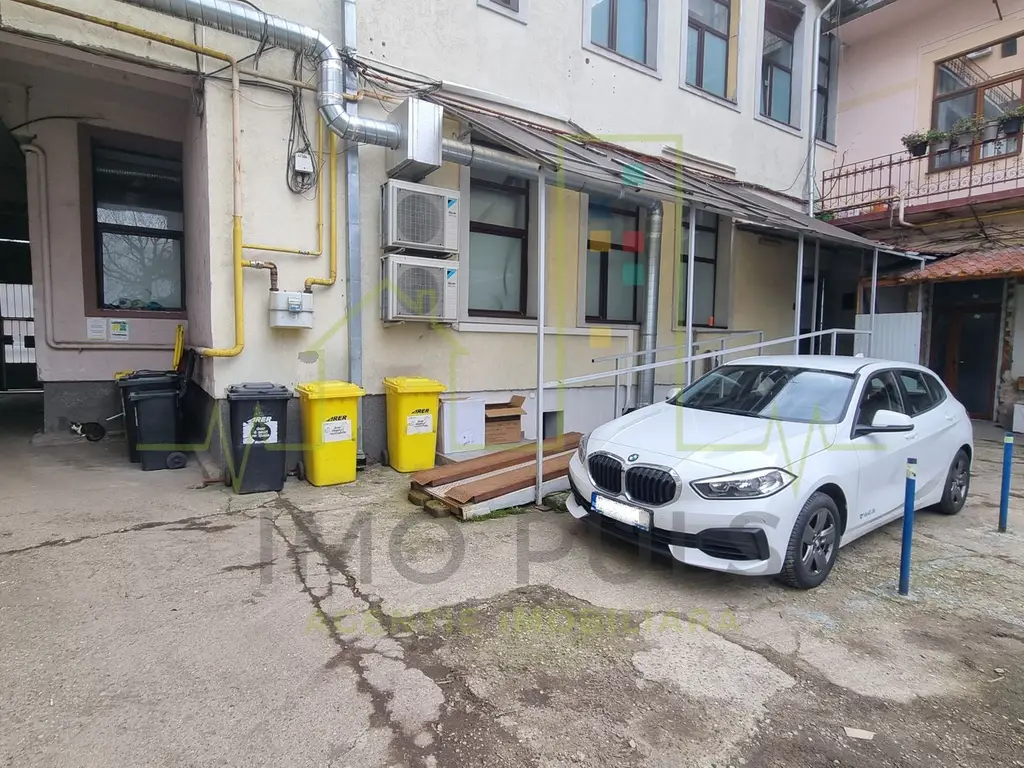 Cladire de inchiriat. La 4 minute de centru. Acces auto.