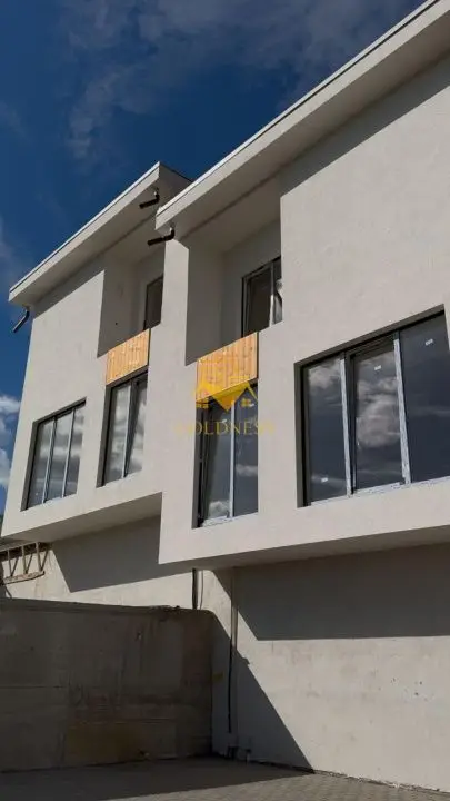 Casă tip duplex de vânzare, 4 camere, suprafață teren 200 mp, Chinteni
