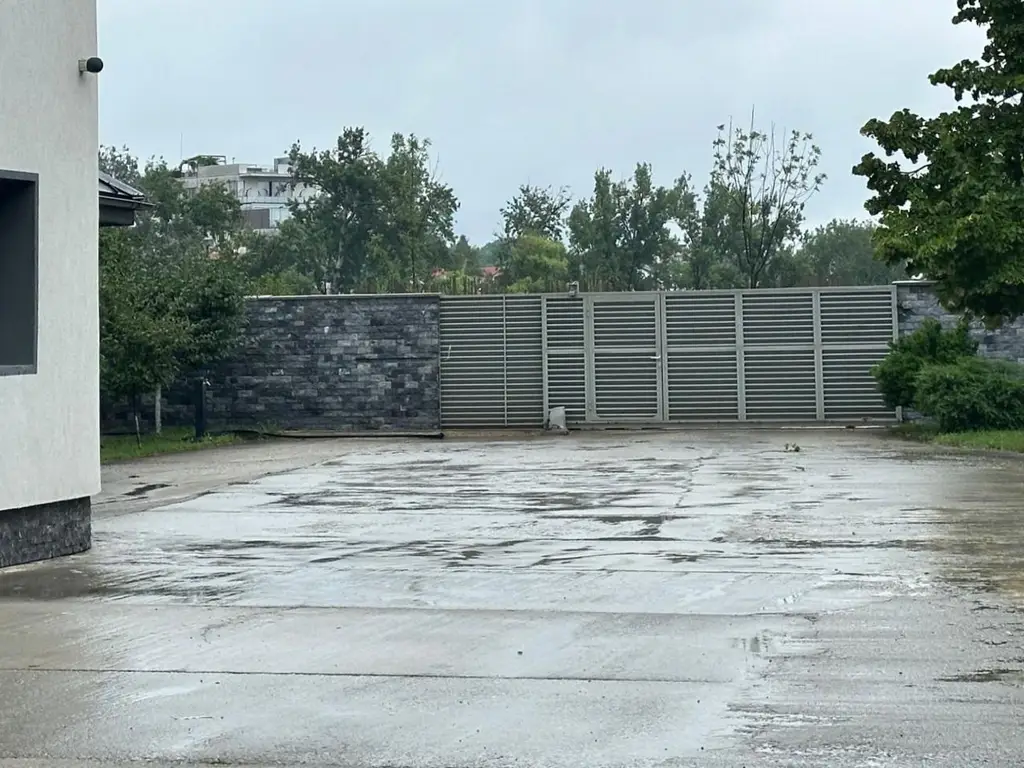 Inchiriere casă complet renovată cu 4 camere Băneasa, Sector 1