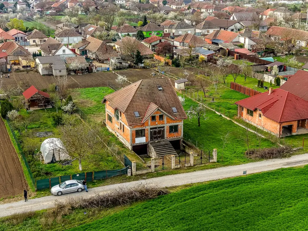 PRET NOU! Casă 6 camere - la roșu - Zimandcuz, Arad – COMISION 0