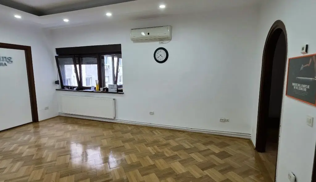Dacia apartament 4 camere nemobilate de inchiriat