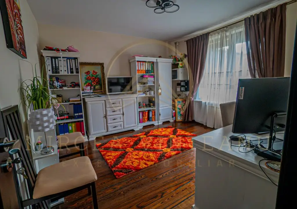 Palazu Mare / Elvila - Vila deosebită compusă din S+P+2E, mobilata și utilata