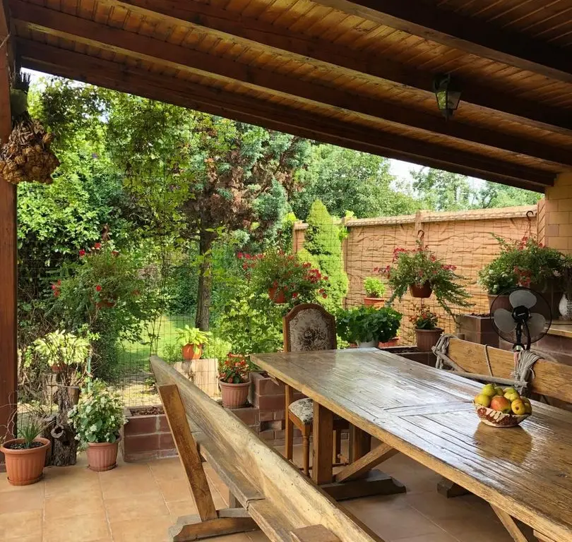 BRASADAS vinde casa cu 7 camere si teren 1100mp in zona Burdea.