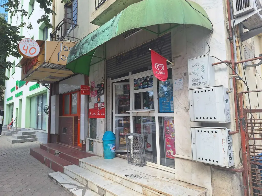 Vand doua spatii comerciale invecinate zona centrala Pta George Cosbuc