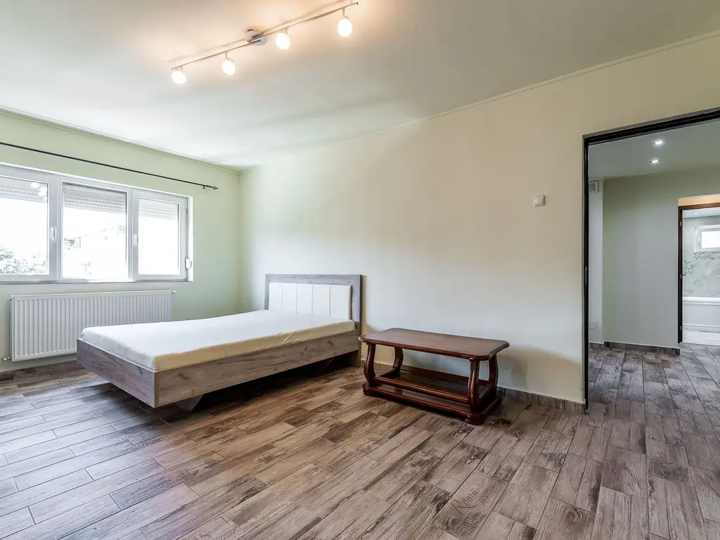REZERVAT! Ap 2 camere, renovat, 2 balcoane. Cartier Alfa Arad