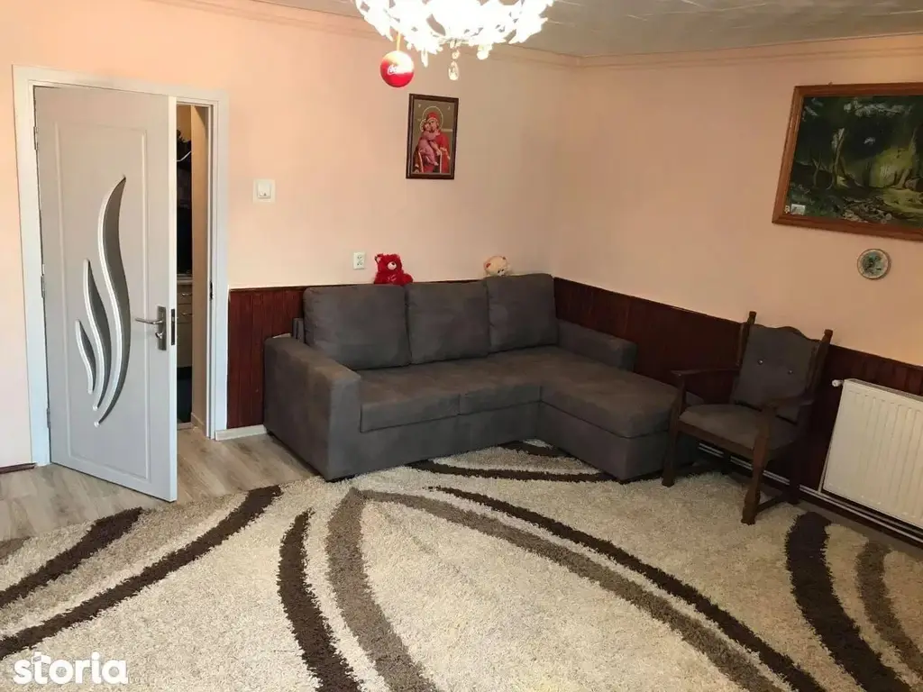 BRASADAS vinde apart 2 cam și gars în casa cu intrare comuna