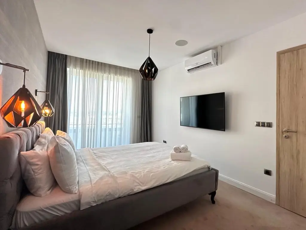 Inchiriem penthouse LUX 4 camere cu terasa de 122 mp zona Coresi