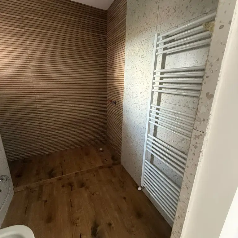 BRASADAS vinde ap 3 cam etaj 7/8 Micro 17 – Recent renovat.