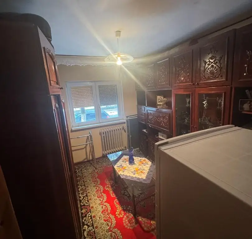 Apartament 4 camere de vânzare – zonă Școala 8