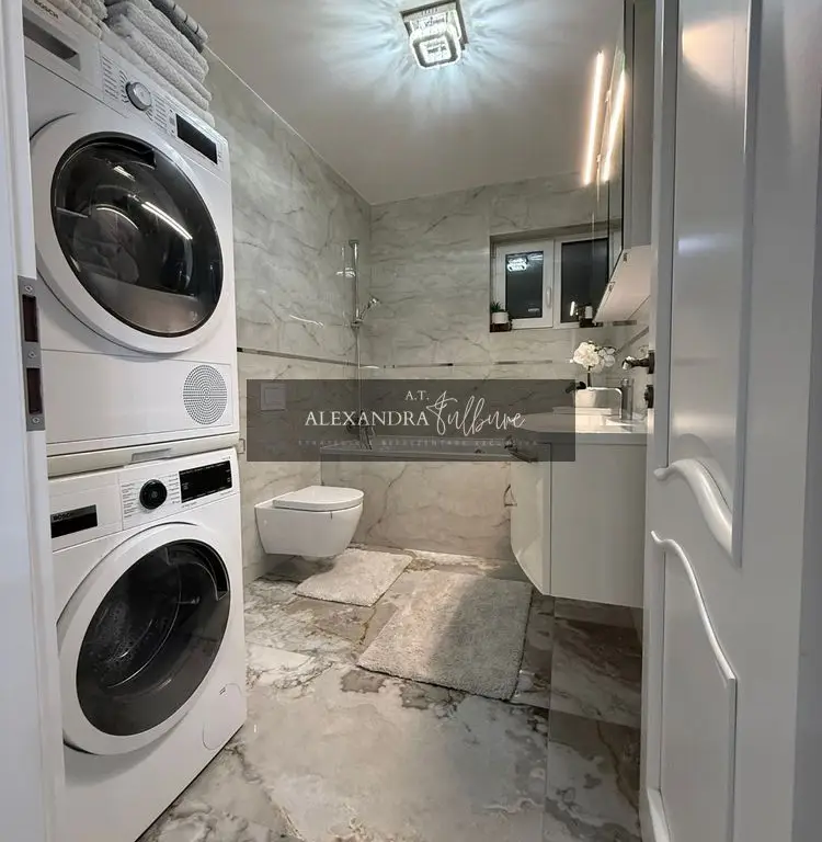 Apartament 3 camere decomandate, 2 bai,balcon, etaj intermediar, garaj