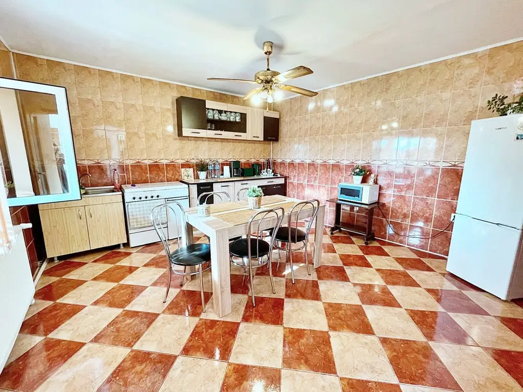 Vilă P+2 cu 4 Apartamente / Spațiu Comercial – PROPRIETAR