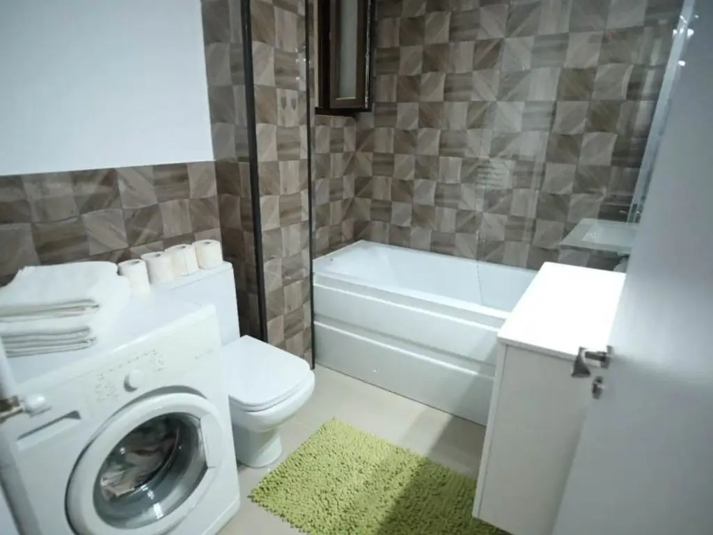 Apartament 2 cam. 45 mp utili et. 4/5 An 2017 Mamaia nord aproape de plaja