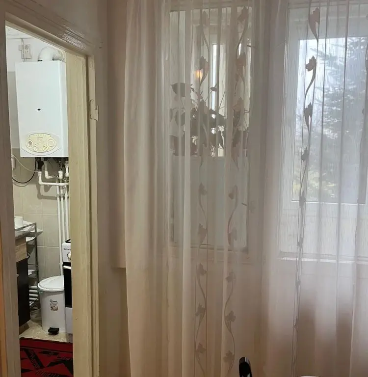BRASADAS vinde garsoniera utilata etaj 1/4 Ostrovului.