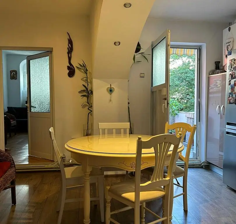 De vânzare apartament cu 4 camere în zona Cișmigiu