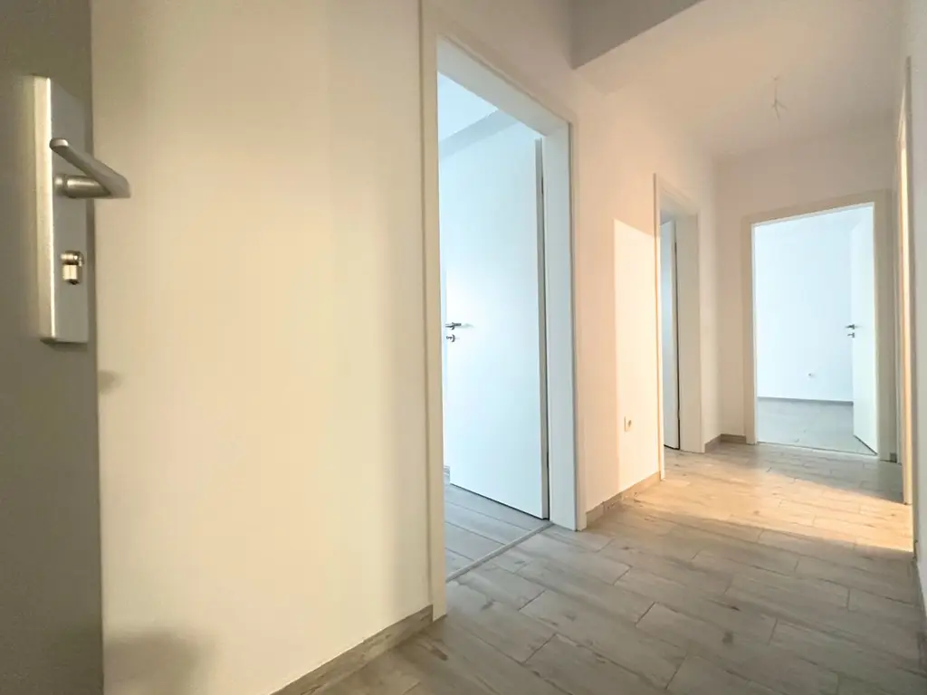 VÂNZARE APARTAMENT 2,5 CAMERE  NOU NELOCUIT