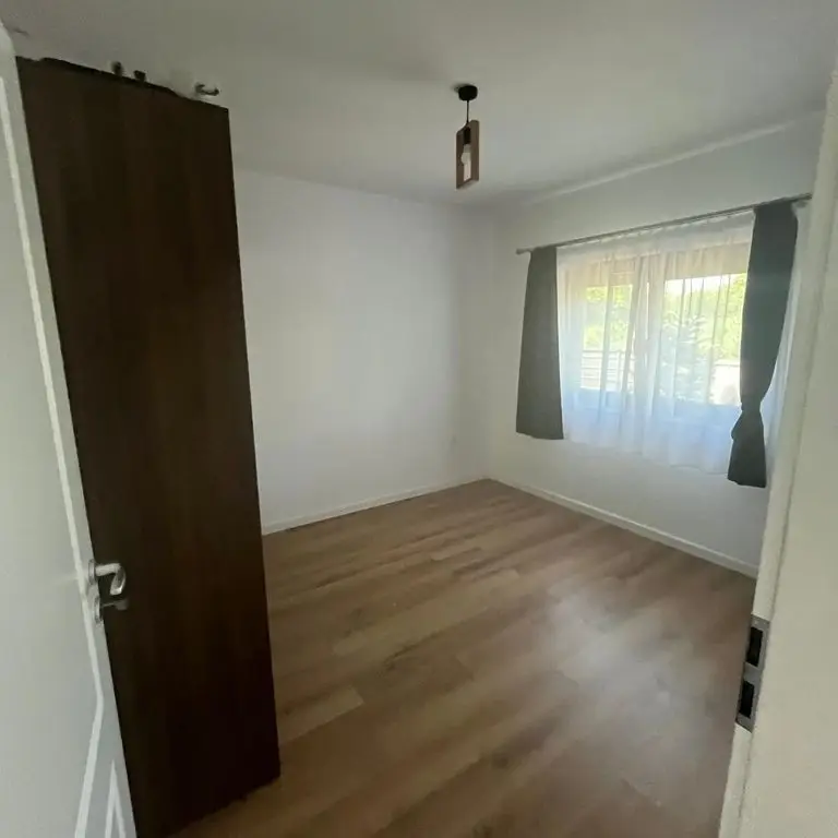 BRASADAS vinde casa tip PARTER cu garaj in zona Dara.