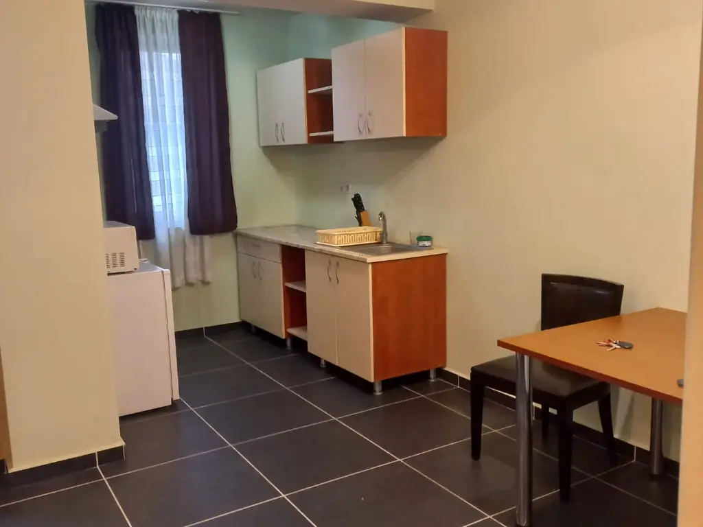 Închiriez apartament o cameră open space