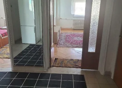 BRASADAS închiriază ap 2 camere decomandate Piata Unirii.