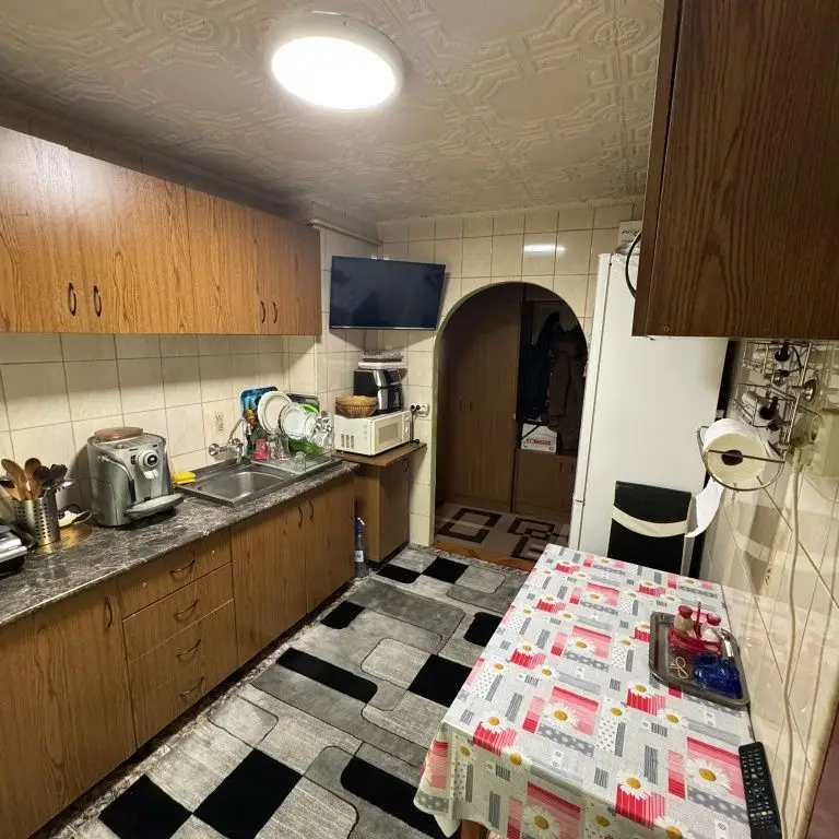 BRASADAS vinde ap 3 cam in Micro 16 etaj 2/4.