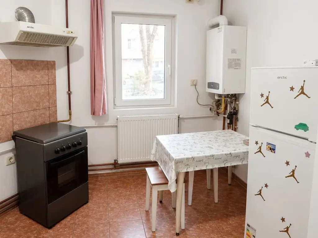 Apartament 2 camere decomandat | Parter | Centrală proprie |