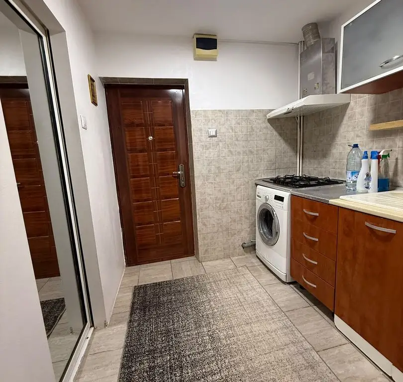 De vanzare garsoniera micro 40, et. 3/3, 27.000 euro