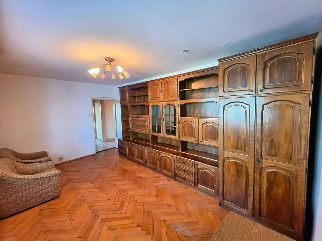 Vand apartament cu 2 camere decomandat in Calea Lipovei