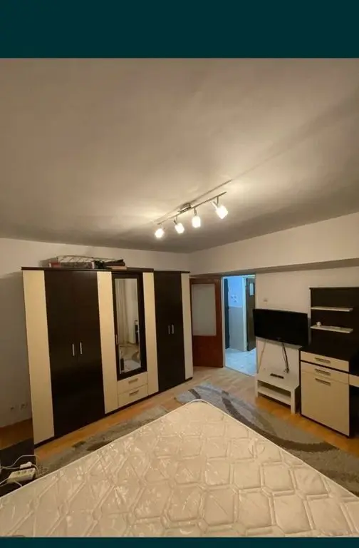 Particular închiriez Garsonieră dublă 420€ Mega mall
