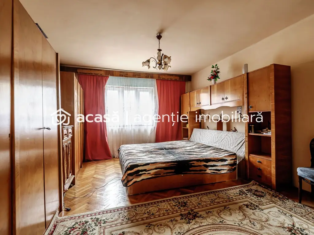 Locuință pentru familie mare apartament la casă, cu teren, Bujac.