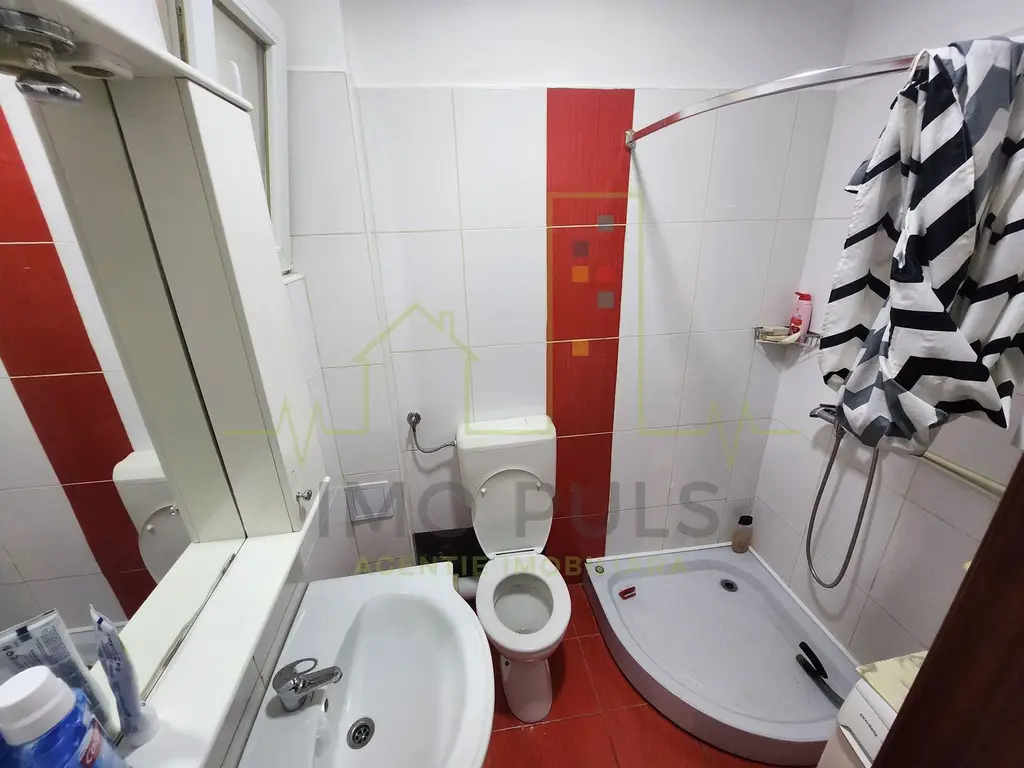 2 apartamente in curte. 636 mp curte