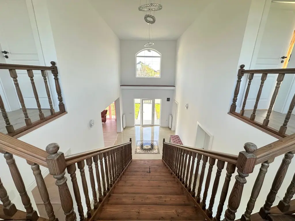 Vânzare casă 5 camere nouă elegantă și spațioasă în Hărman