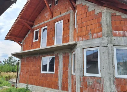 BRASADAS vinde casă în rosu și casa veche.