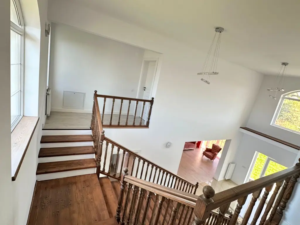 Vânzare casă 5 camere nouă elegantă și spațioasă în Hărman