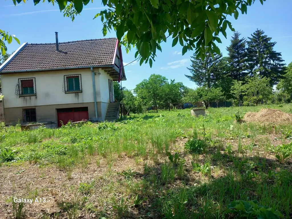 BRASADAS vinde casa 3 cam si teren 1063 mp. zona TITULESCU.