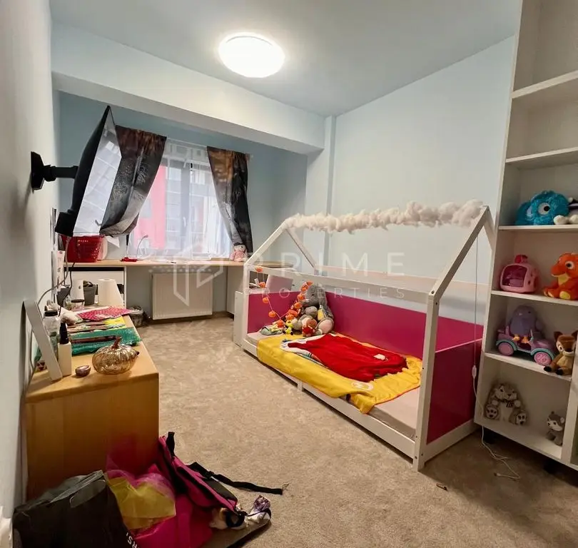 Apartament modern cu 3 camere, bloc nou cu lift și parcare privată
