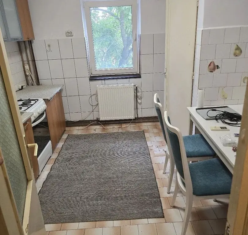 Inchiriez apartament cu 3 camere, decomandat,