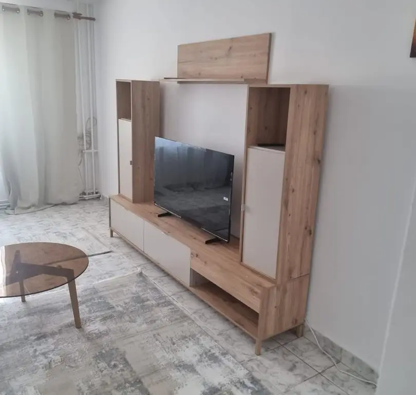 De inchiriat apartament cu 3 camere, zona Garii, etaj 3, 490 euro negociabi