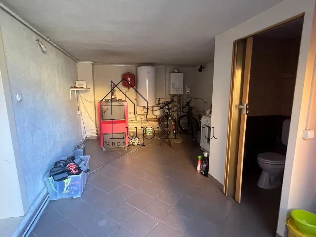 Casa de Vanzare Rasinari | 6 Camere | 200 MPU | Teren 979 MP |