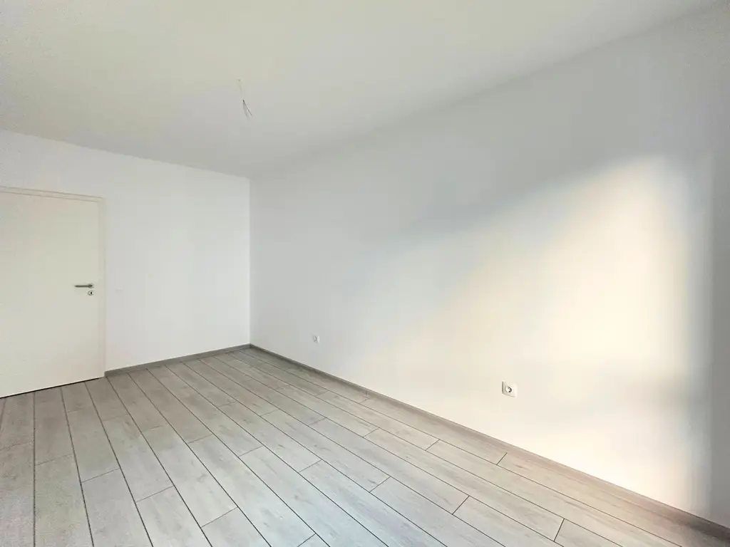 VÂNZARE APARTAMENT 2,5 CAMERE  NOU NELOCUIT