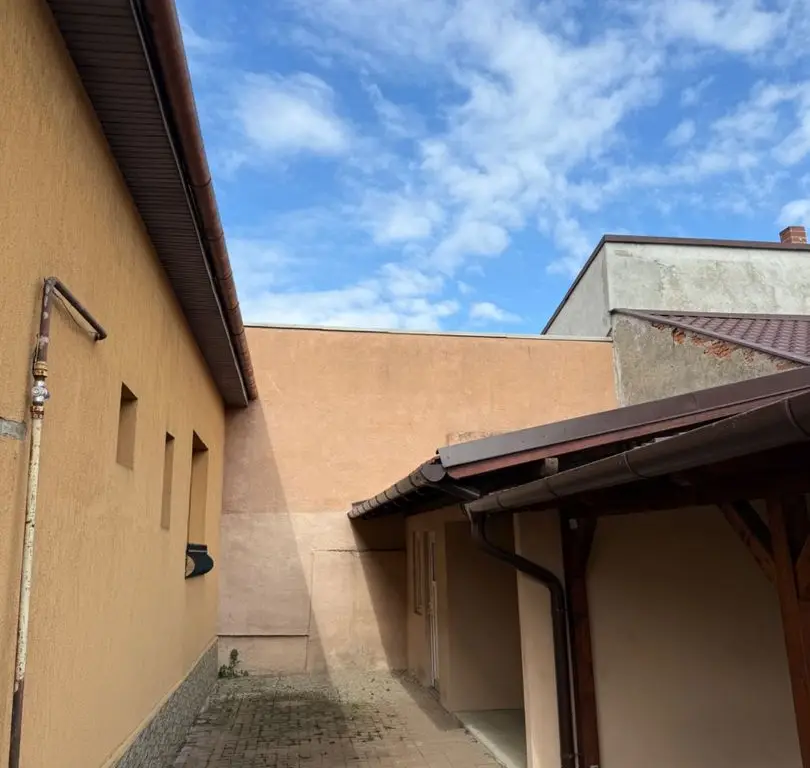 BRASADAS vinde casa 7 cam 11 ari teren renovată integral.