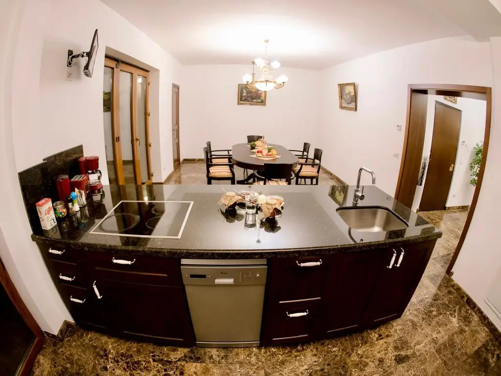 Universitate apartament 5 camere 220 mp de inchiriat