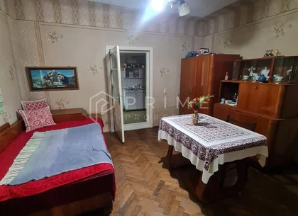 Casă cu teren de 1.000 m² – utilități complete, ideală pentru renovare