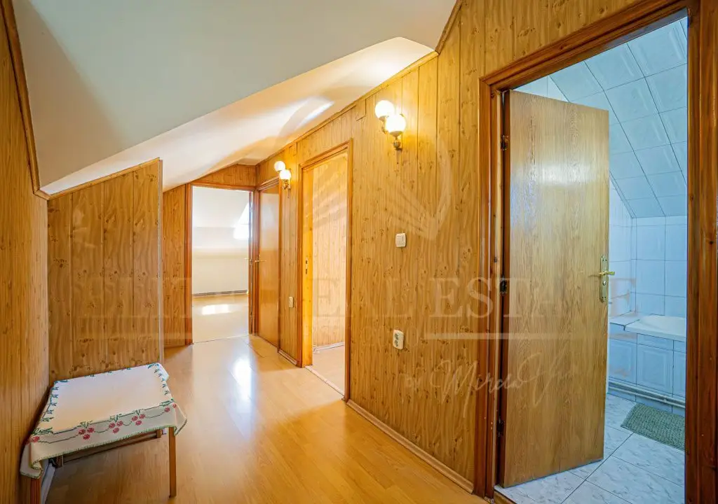 Duplex luminos și bine compartimentat, situat într-un imobil construit în 2003,