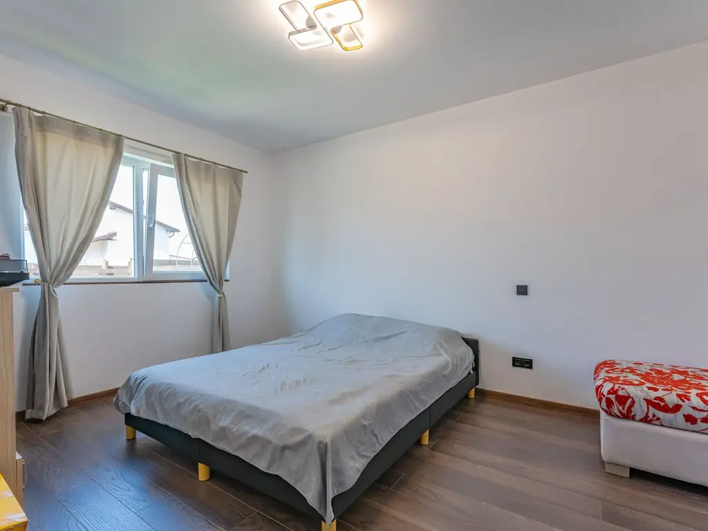 Casă Individuală de Închiriat, Încălzire în Pardoseală, Teren 400 mp