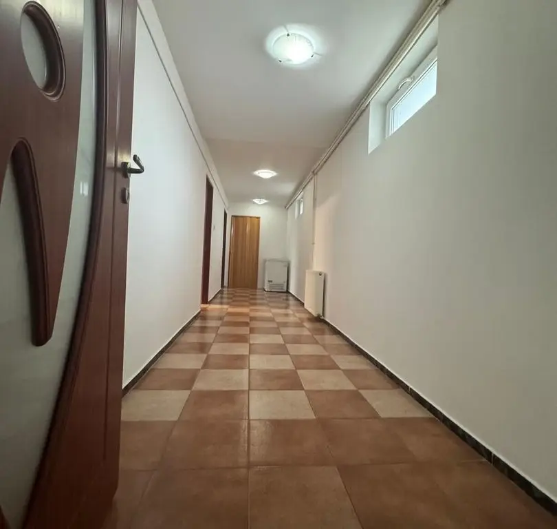 Casă de vânzare pe strada Sabarului