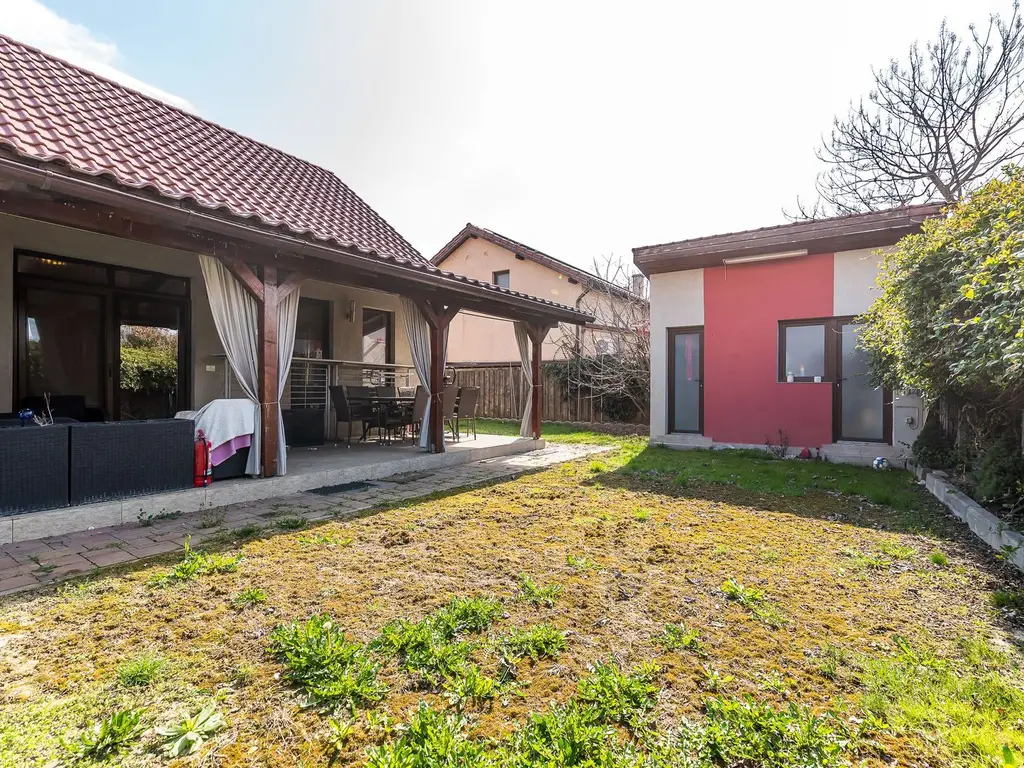Casă gata de mutat în Westfield | 387 mp teren | curte + anexe