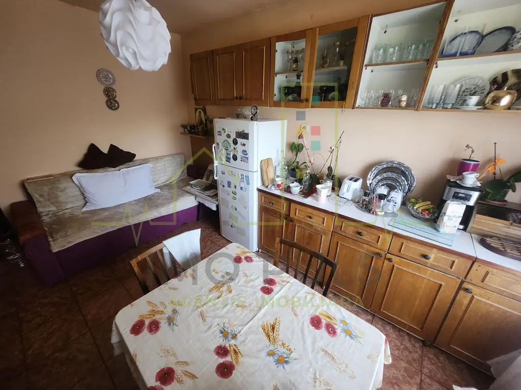Casa individuala. Foarte pretabila de afacere. SAD la parter si intrare separata